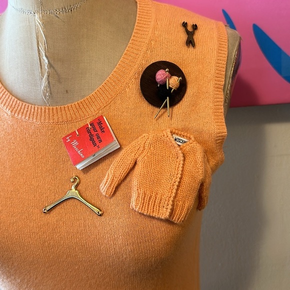 Moschino Peach Orange Cashmere Sweater Thread Spool Hanger Scissors RARE - Picture 3 of 13